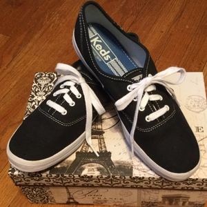 Black Keds Lace Up Tennis Shoes
